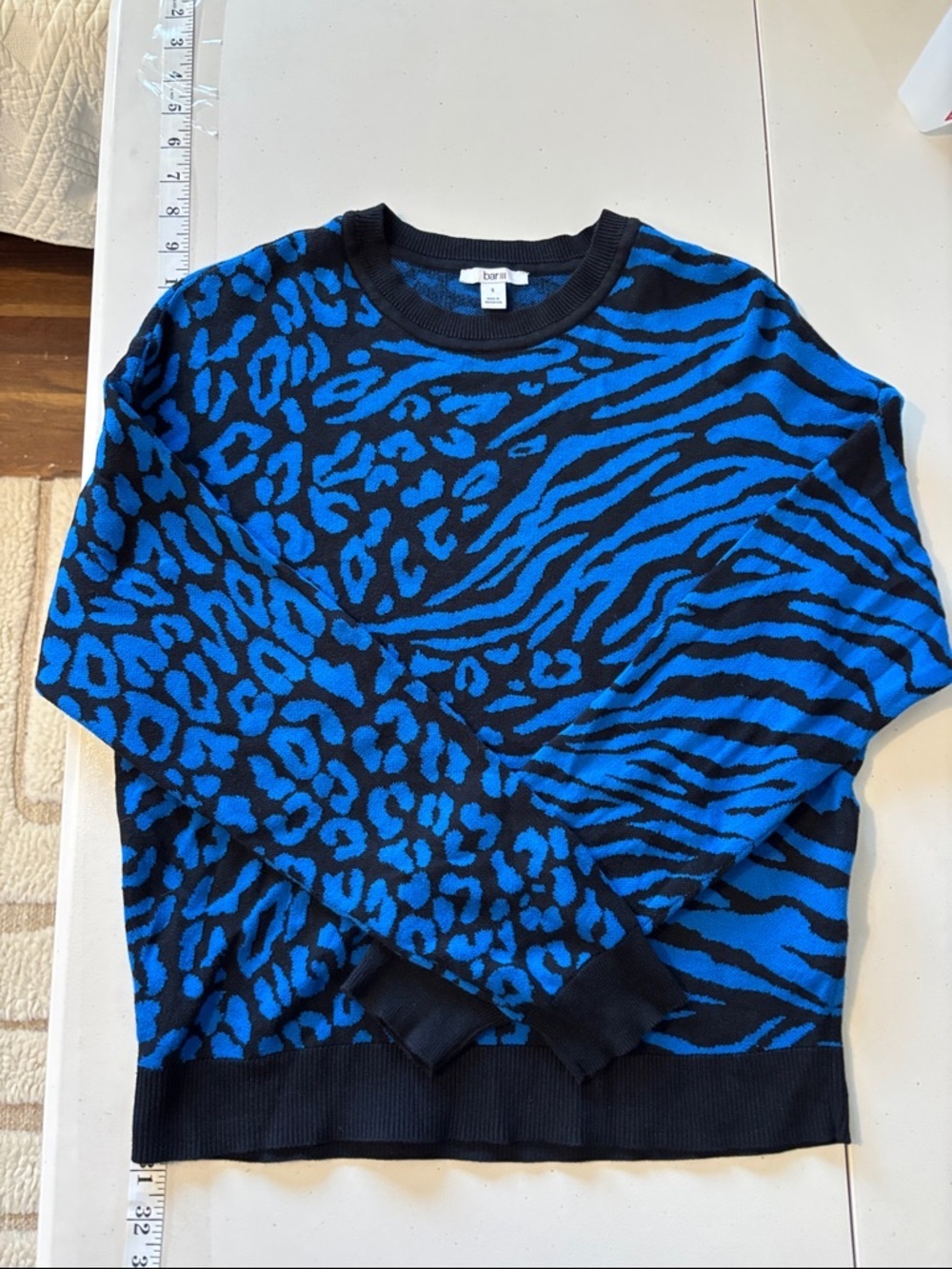 Bar III Blue Black Animal Print Sweater Size Small Crewneck Abstract Statement